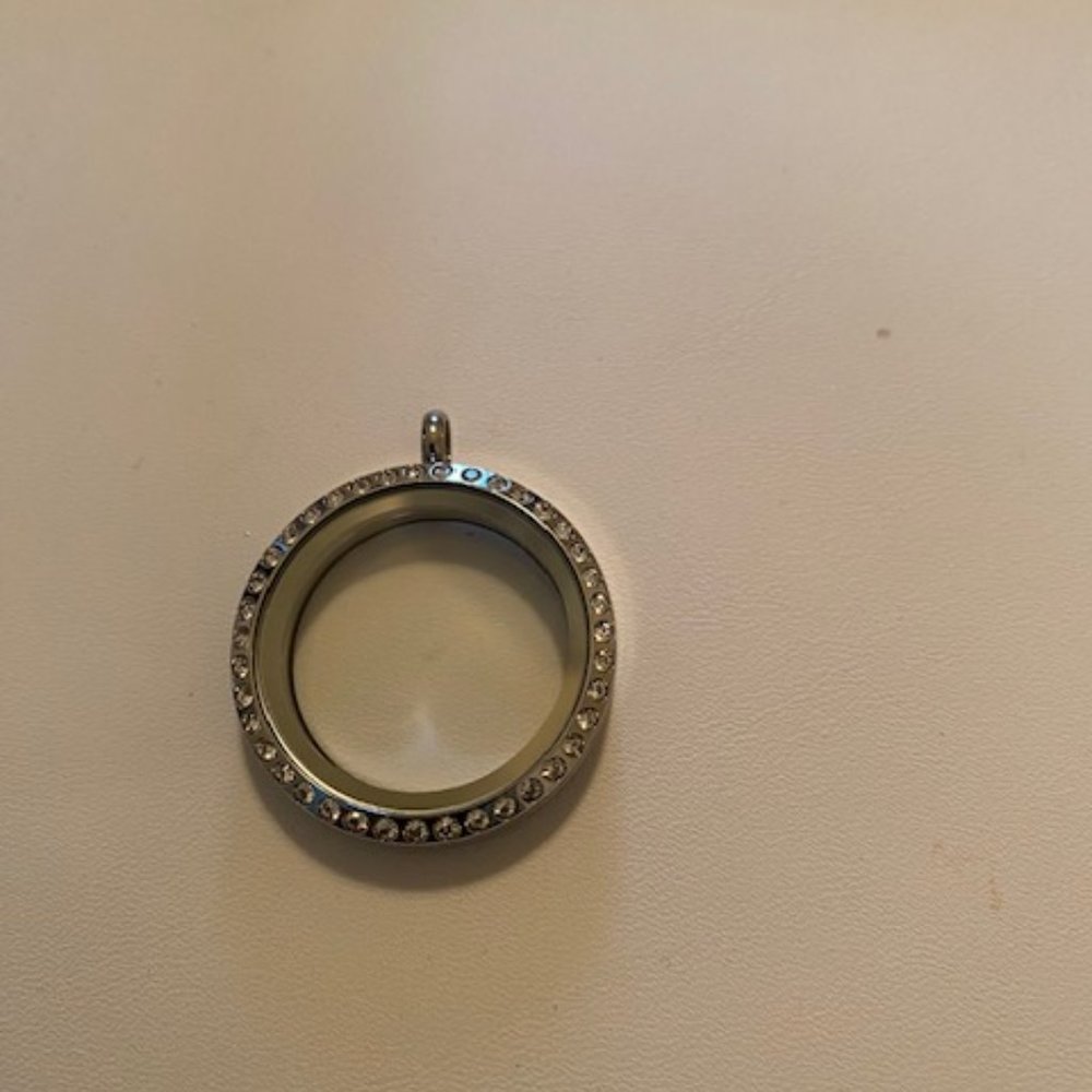 Origami Owl Large Face with crystals (NEW)